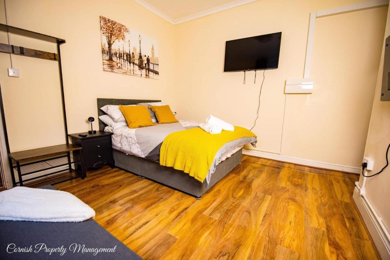 River Street Apartments Truro Bagian luar foto