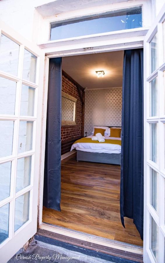 River Street Apartments Truro Bagian luar foto