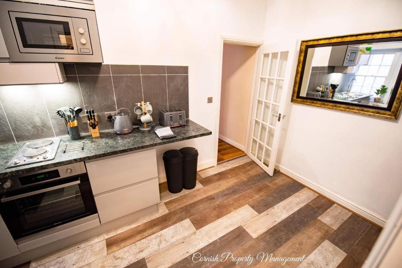 River Street Apartments Truro Bagian luar foto