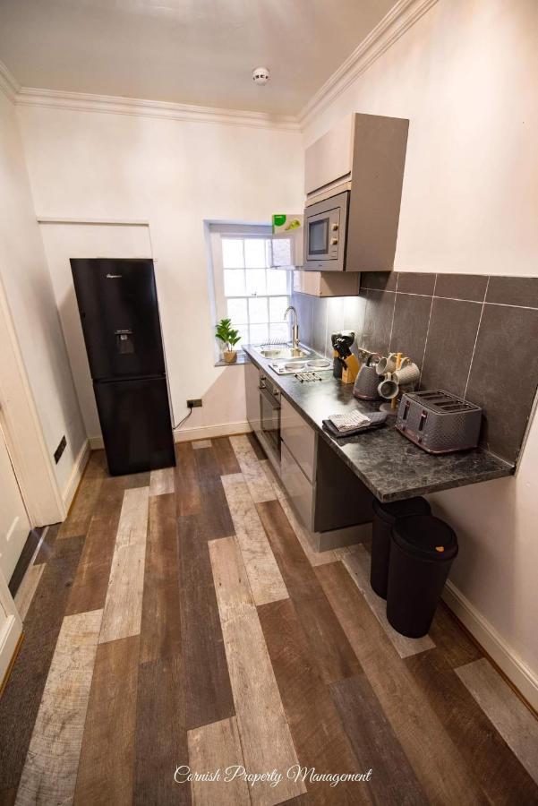 River Street Apartments Truro Bagian luar foto