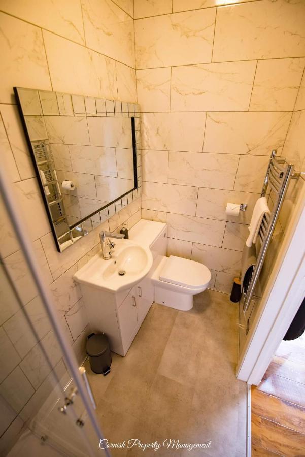 River Street Apartments Truro Bagian luar foto