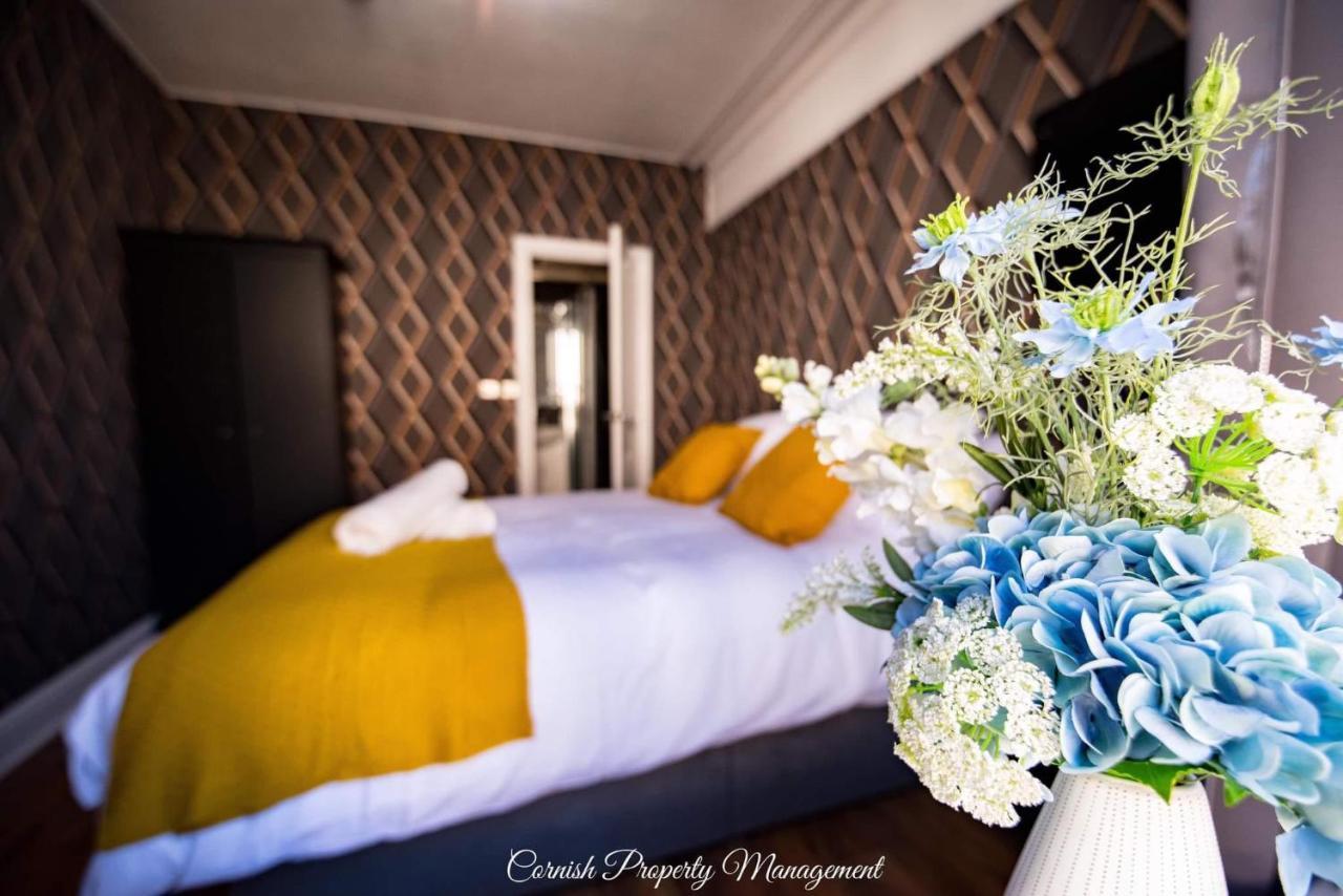 River Street Apartments Truro Bagian luar foto