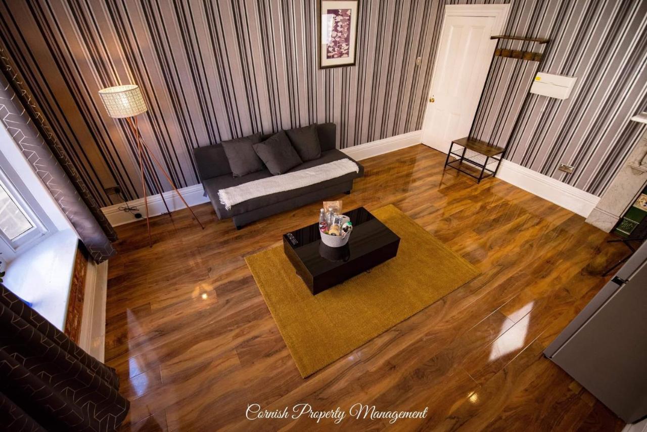 River Street Apartments Truro Bagian luar foto