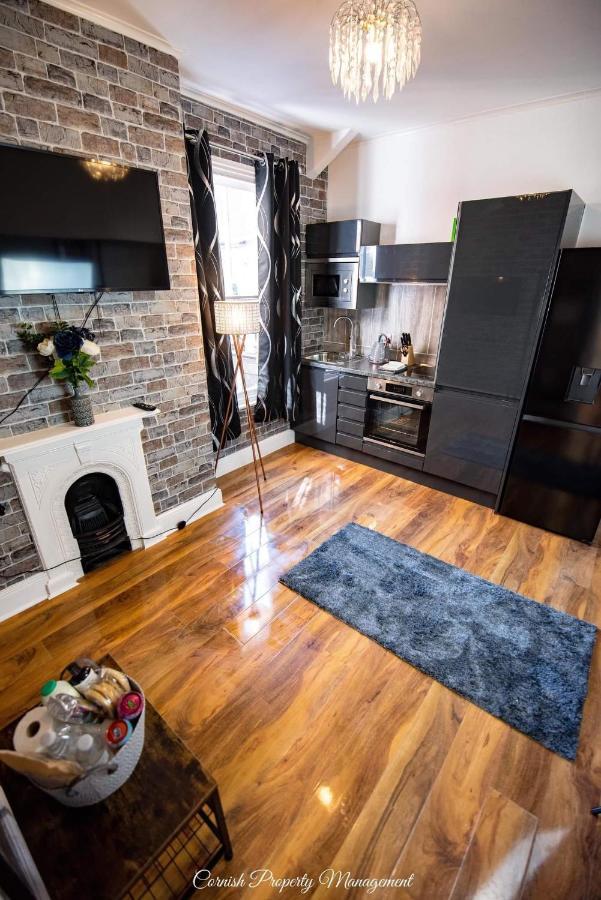 River Street Apartments Truro Bagian luar foto