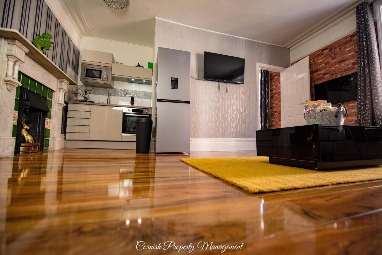 River Street Apartments Truro Bagian luar foto