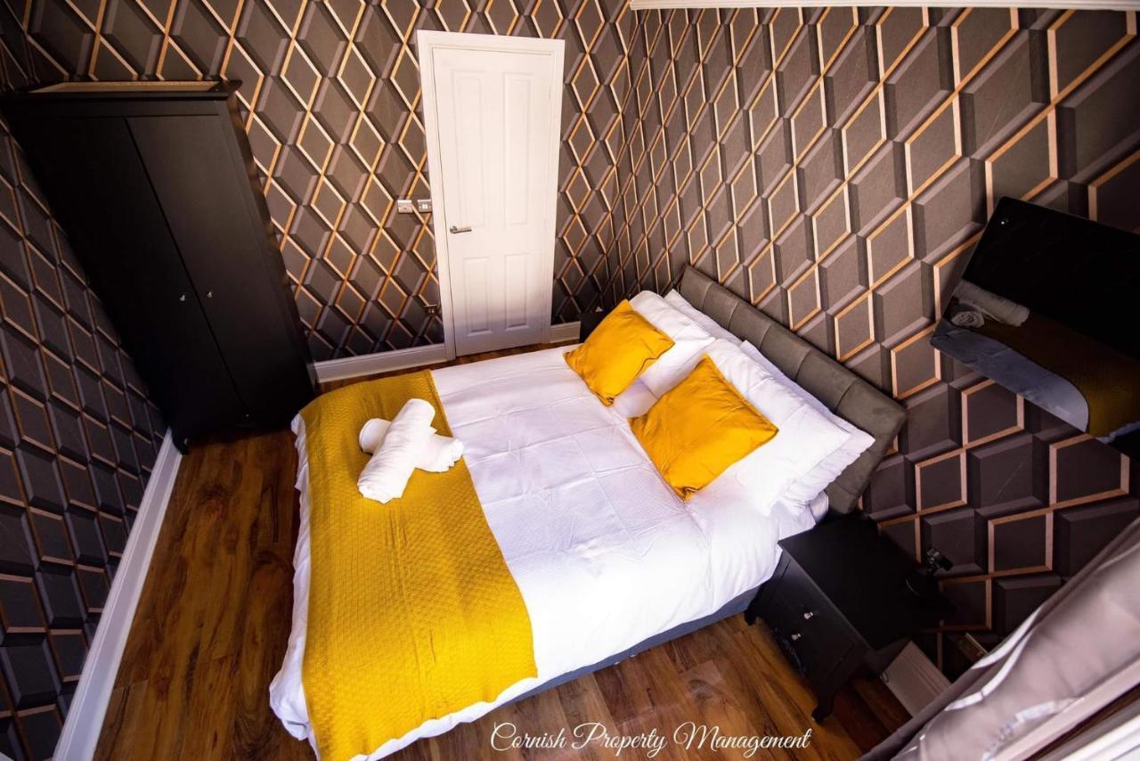 River Street Apartments Truro Bagian luar foto