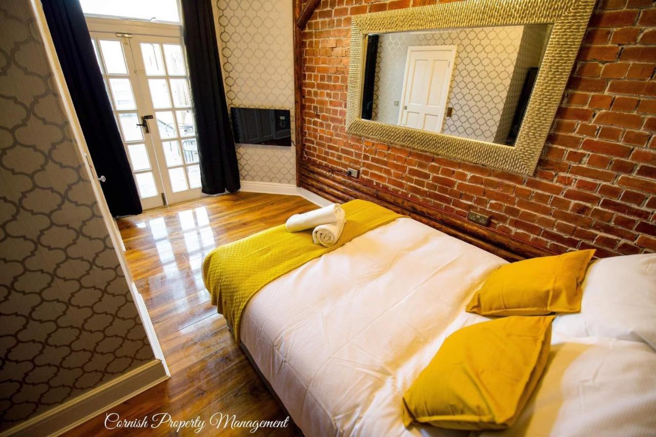 River Street Apartments Truro Bagian luar foto