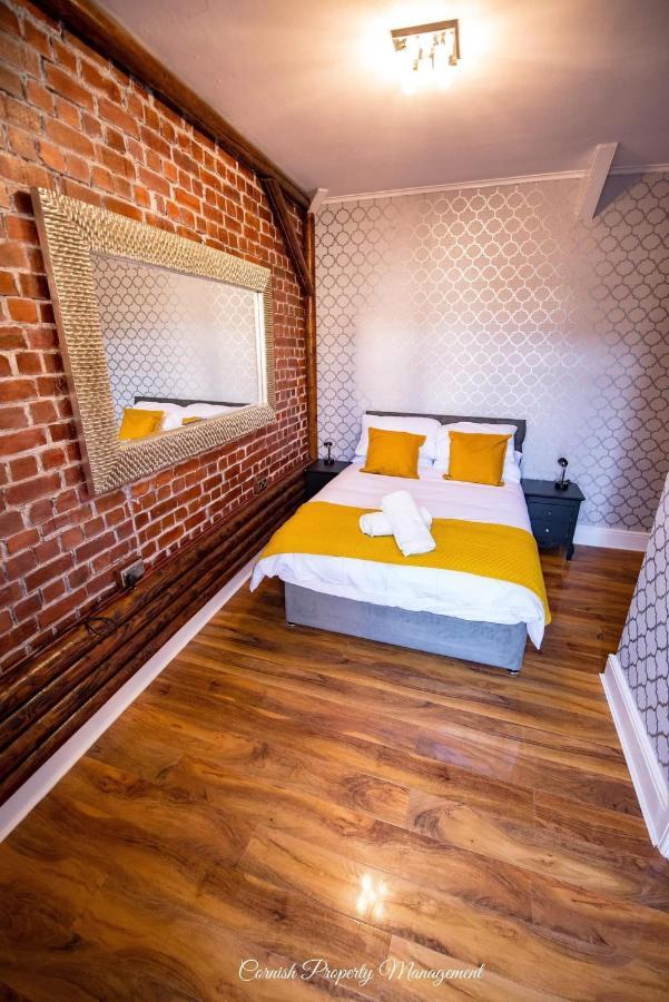 River Street Apartments Truro Bagian luar foto